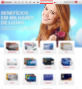 A opção "Acesse sua fatura" está localizada no topo do site www.bradescard.com.br